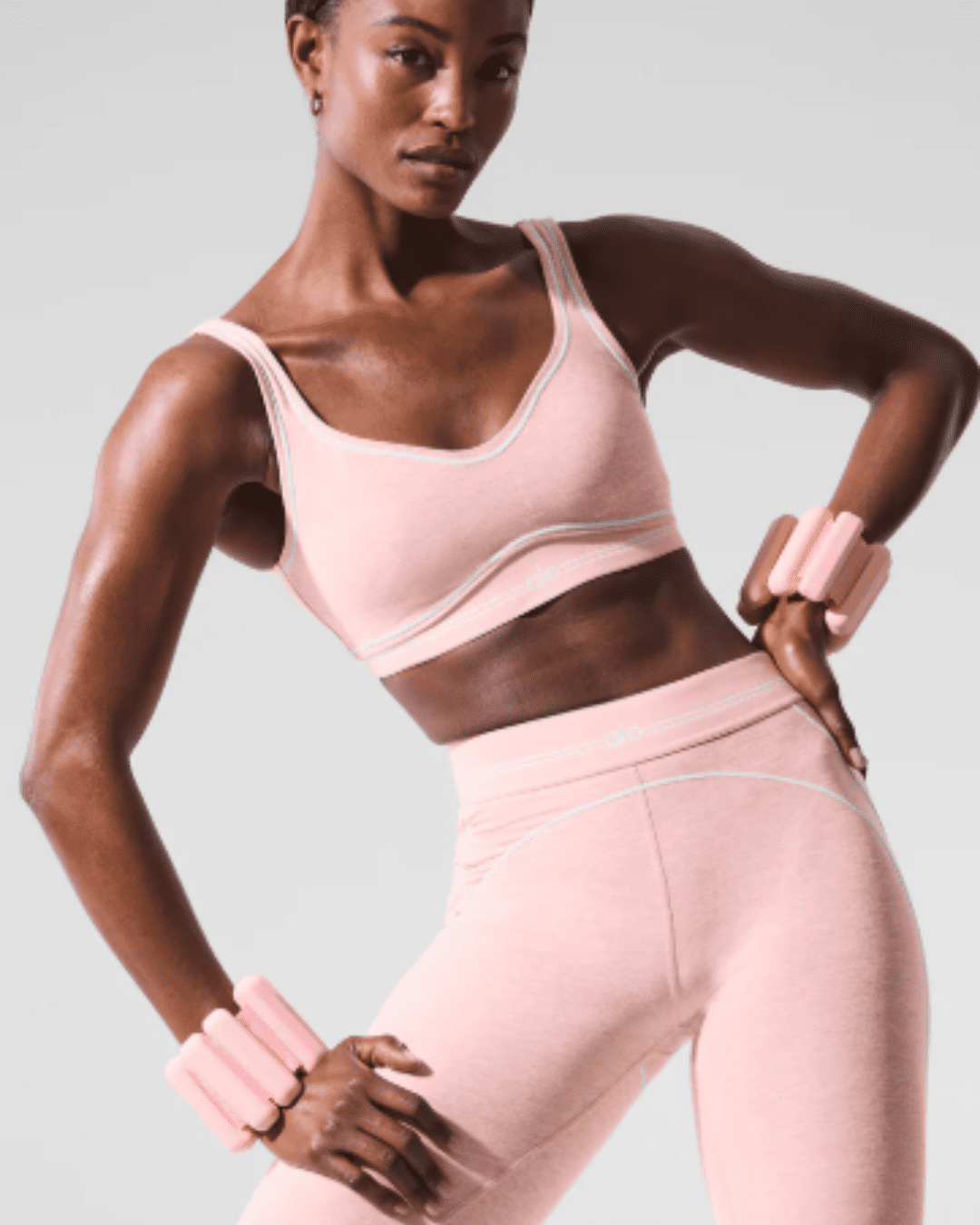 Alo Yoga Outfit & Accessories