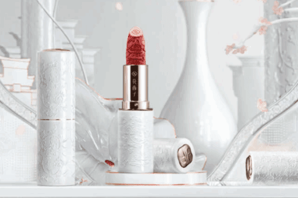 Florasis Lipstick Blooming Rouge Porcelain Lipstick with several other porcelain packaged lipsticks on a white background, featured image for the Florasis Lipstick Review blog post